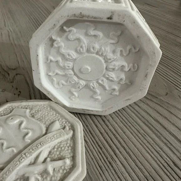 Jonathan Adler White Ceramic Box - Picture 7 of 9